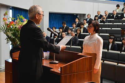 奨学金授与式　こども教育学部代表