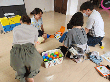 看護学部 山下准教授と谷口助手が「保護者にむけたこどもの一次救命処置法(心肺蘇生・気道異物の除去)講習会」を実施しました