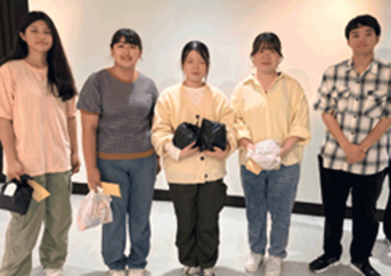 本学看護学部学生によるボランティア活動の報告 ～腎臓病患者さんの作品展の展示準備～